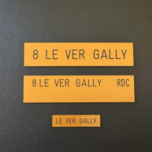 Étiquettes dorées