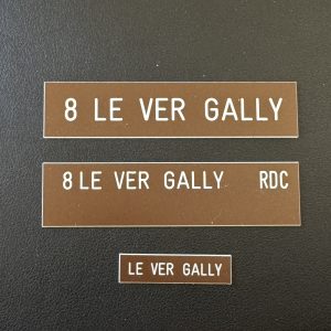 Étiquettes marrons
